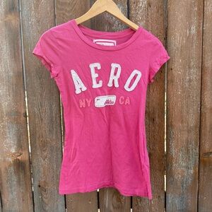 AERO Womens Juniors Pink White Graphic Logo Tee Shirt Cap Sleeve Size Small